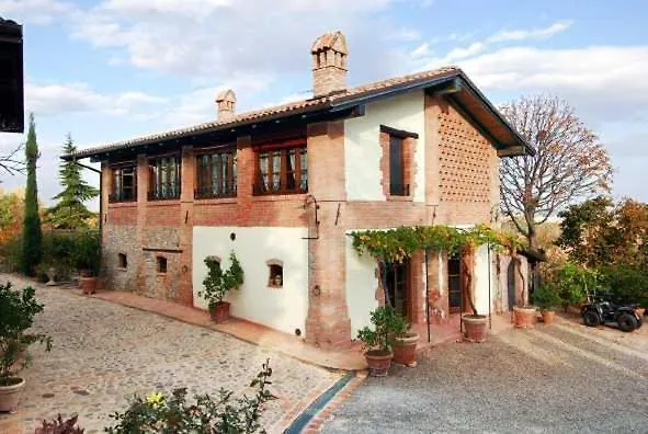 Country house Cascina La Buca Guest House Castello di Serravalle